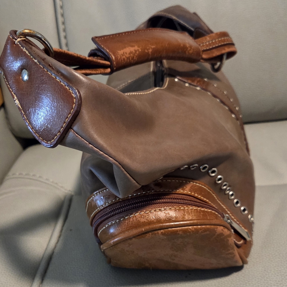 Gucci Brown Two-Tone Leather Hobo with Silver Eyelet Trim - Picture 4 of 9